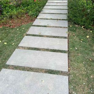 镇江 芝麻黑小区踏步、汀步石铺装效果