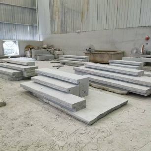 镇江 整石台阶（大面火烧+侧面自然面），出货前厂内拼装