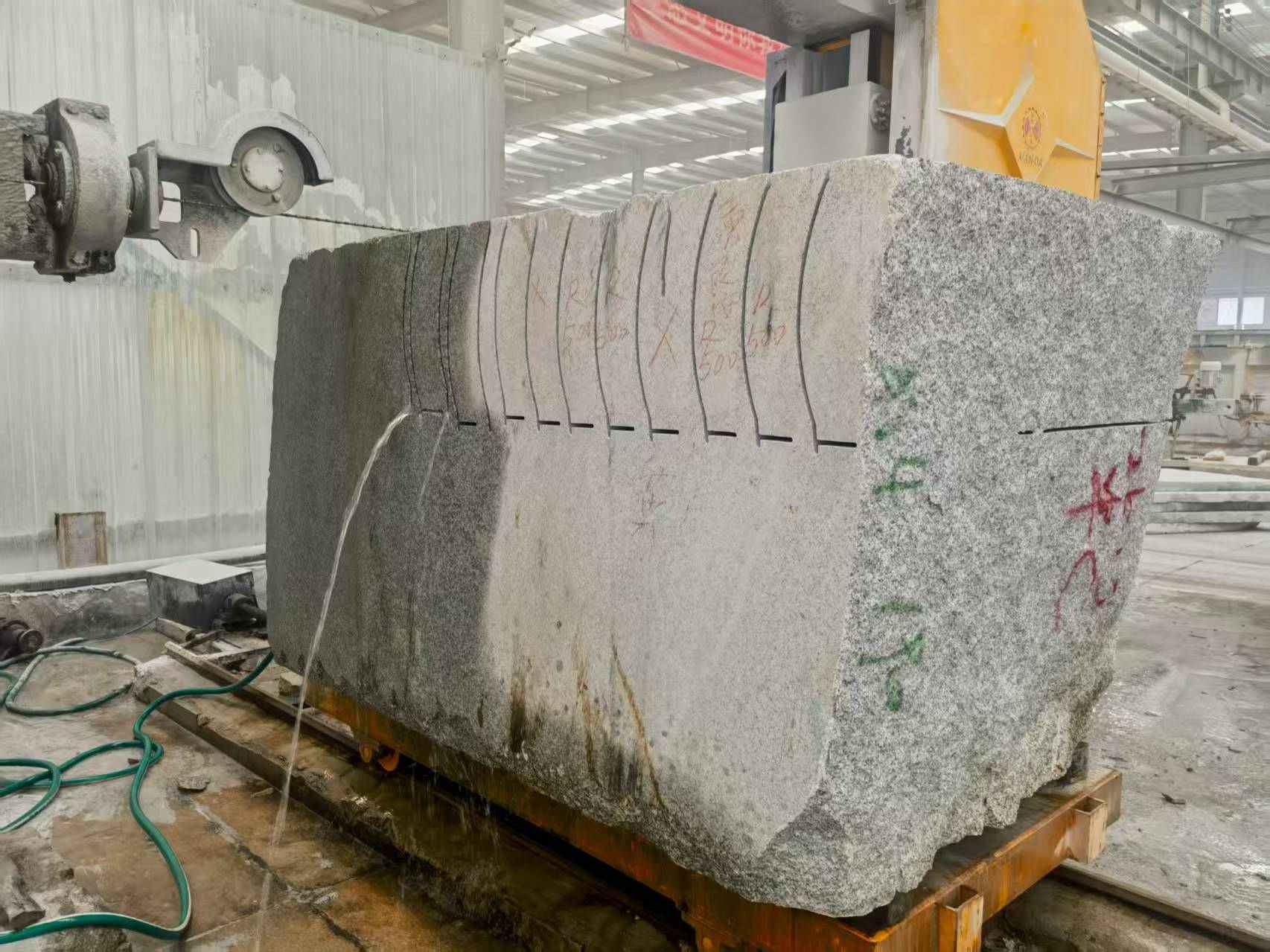 镇江 602，大花芙蓉白，绳锯加工弧形路沿石