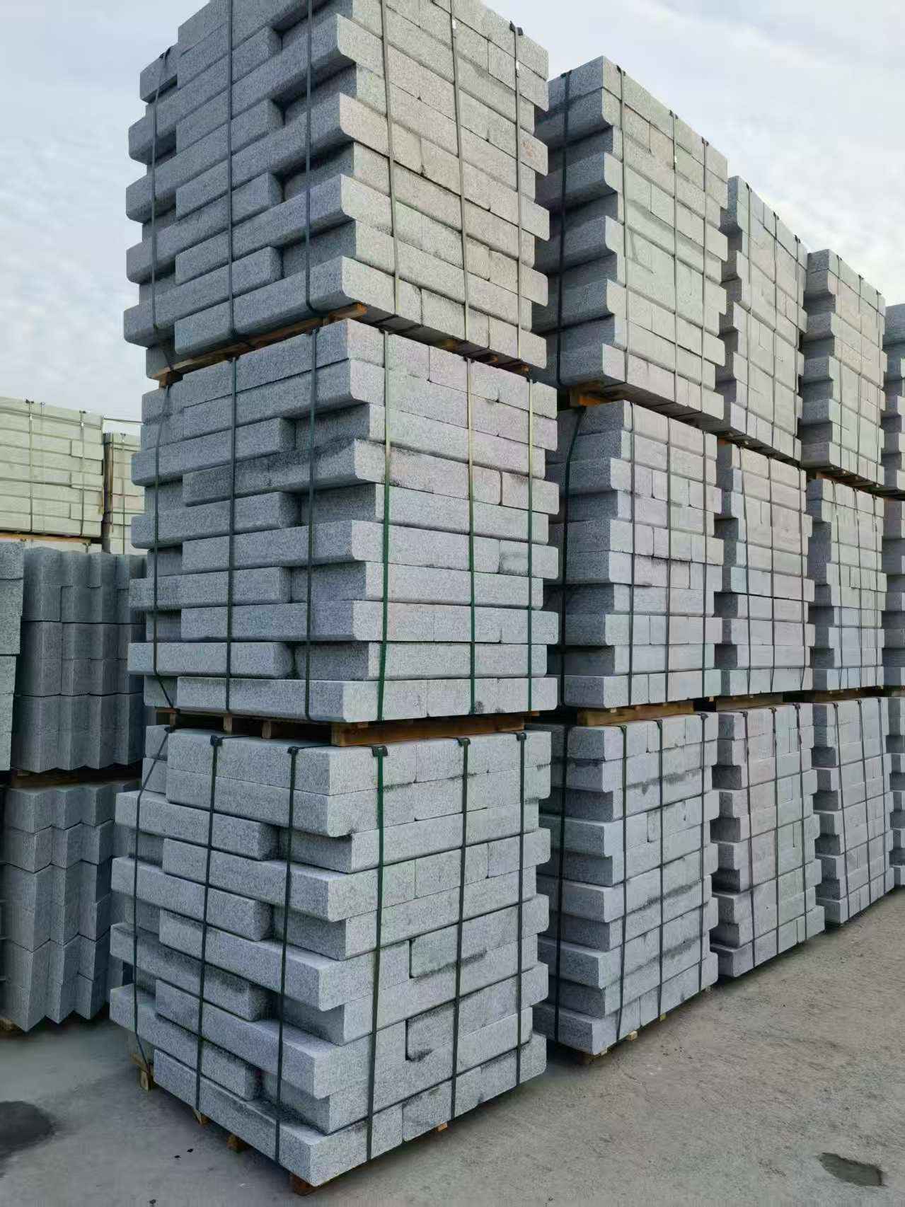 镇江 路沿石（路侧石），颜色一致，尺寸标准