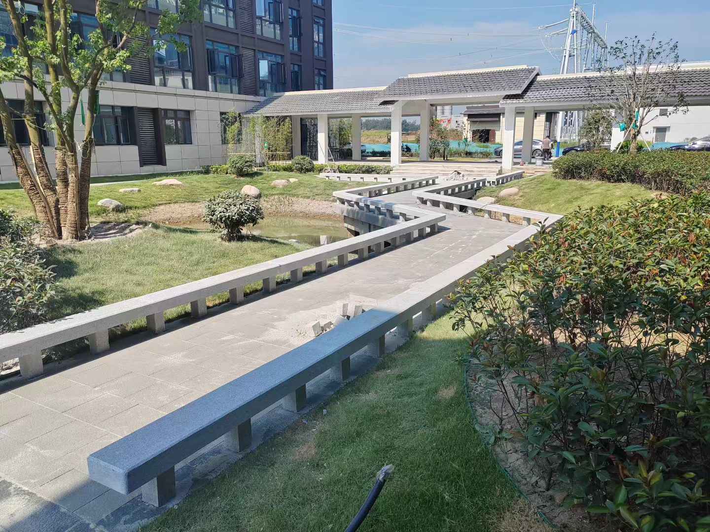 镇江 芝麻灰小区坐凳&栏杆安装效果