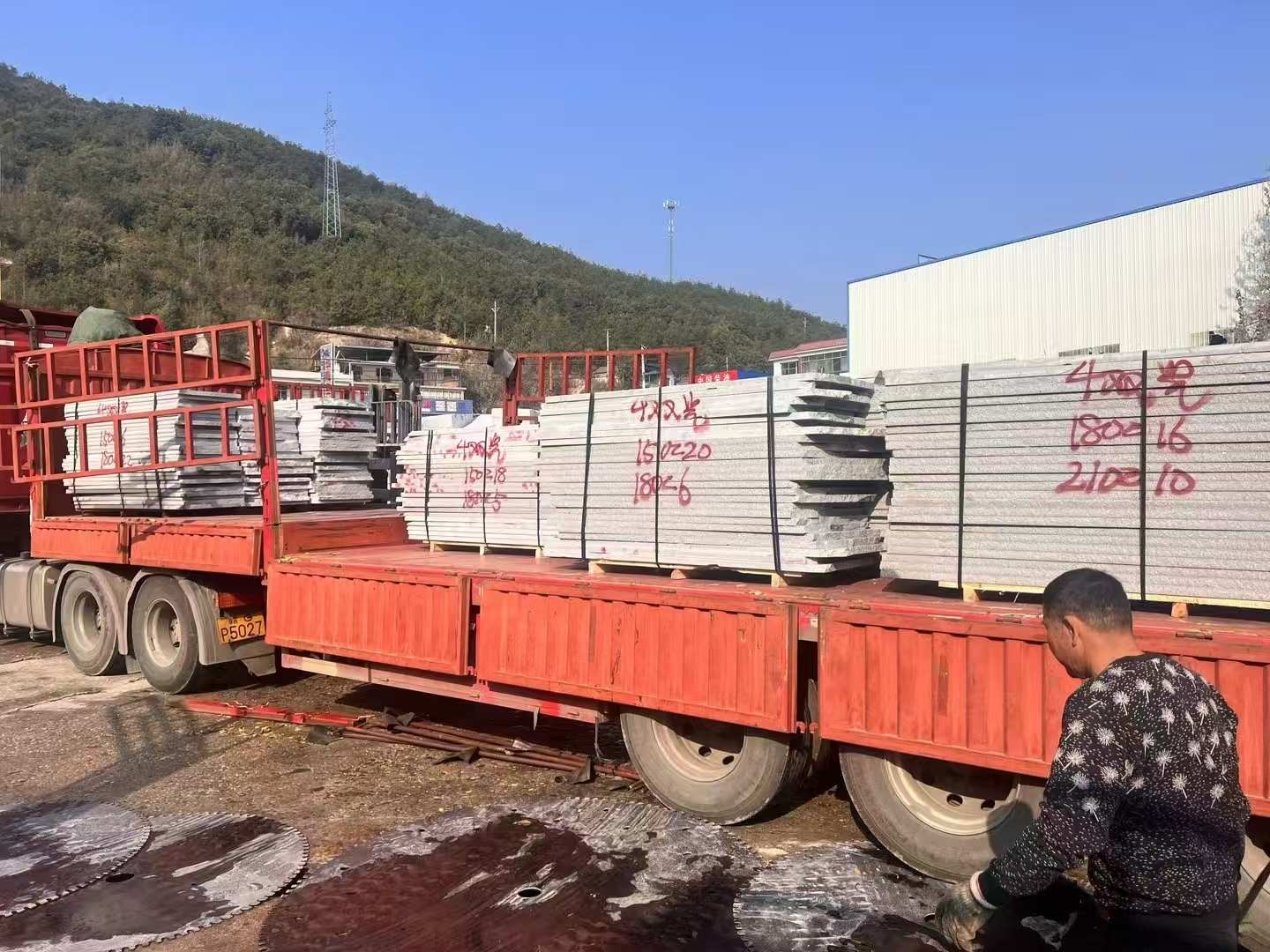 镇江 芝麻灰花岗岩光面毛板出货日常